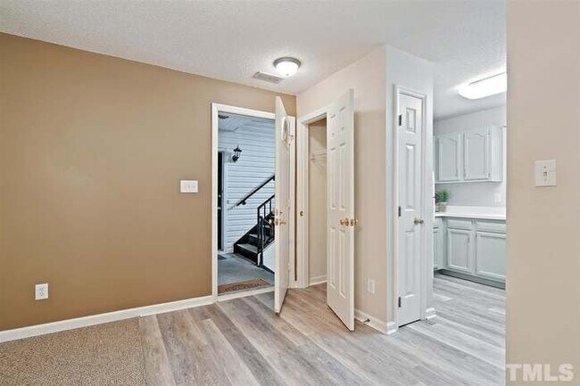 Building Photo - 2201 Mountain Mist Ct