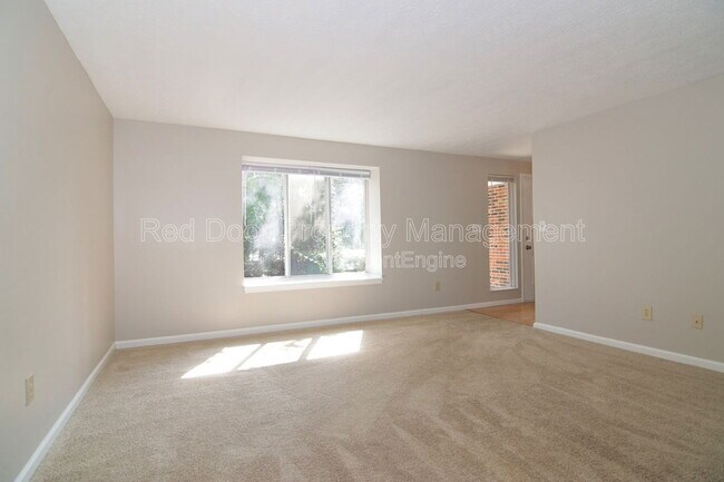 Foto del edificio - 8029 Cardinal Cove W