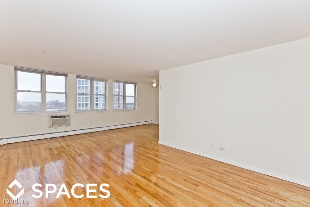 Foto principal - 6415 N Sheridan Rd