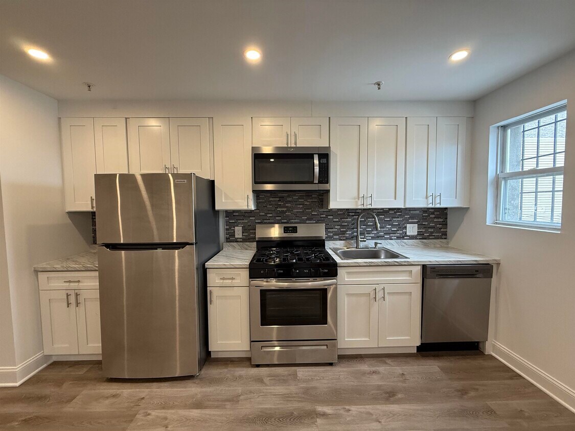 Foto principal - 4915 Bergenline Ave