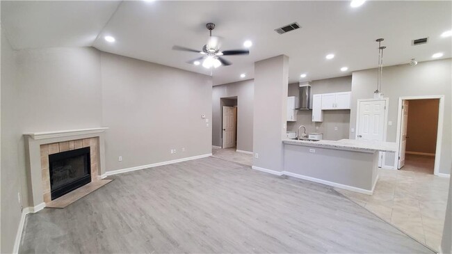 Building Photo - 13719 Greinert Dr