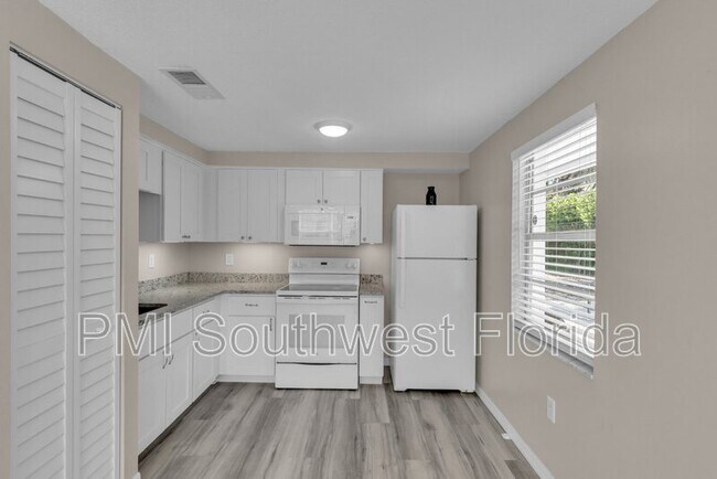 Foto del edificio - 1673 Cherry Ln