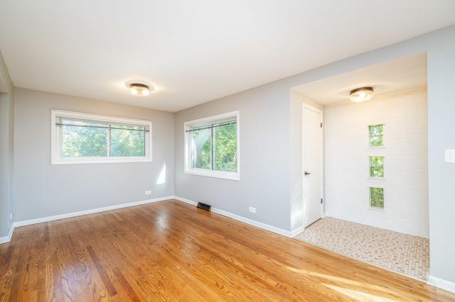 Building Photo - 3 bedroom in Evanston IL 60202