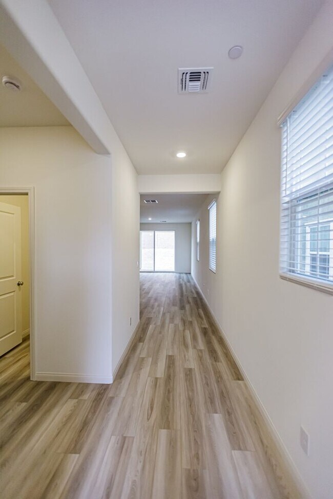 Building Photo - Beautiful brand new home in Inspirada Hend...