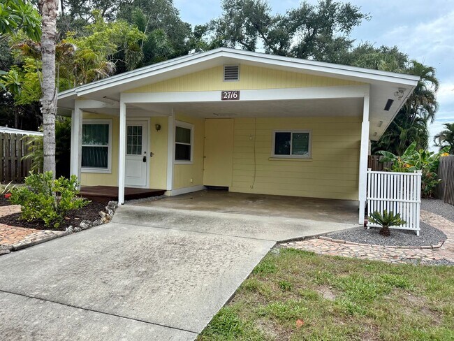 Foto del edificio - 2716 Blossom Dr