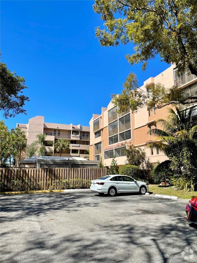 Building Photo - 6800 Cypress Rd