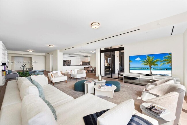 Building Photo - 7055 Fisher Island Dr