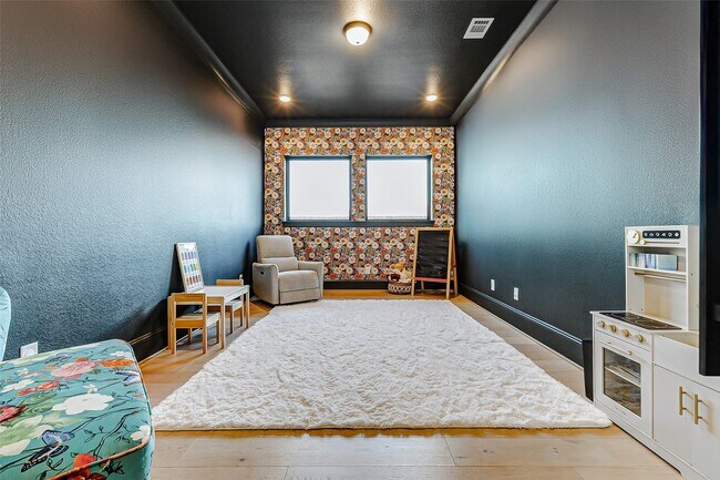 Foto del edificio - 7606 Redwoods Frst Dr