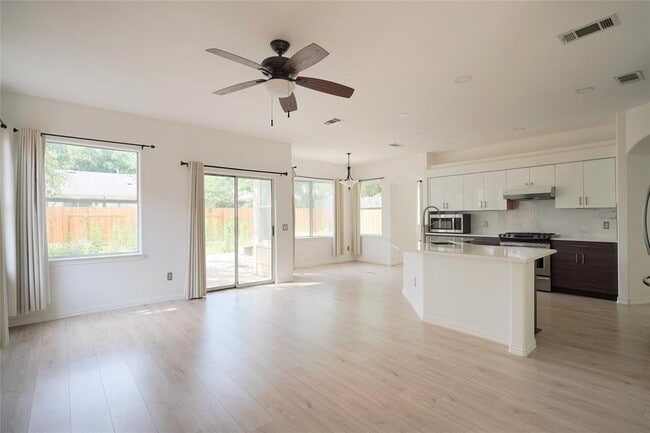 Building Photo - 9625 Copper Creek Dr