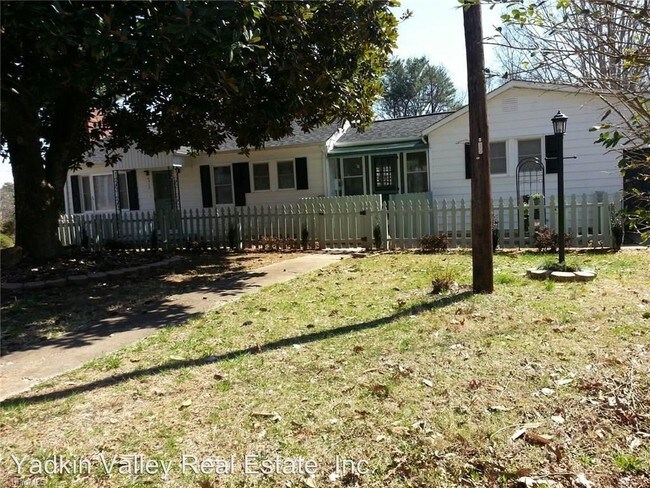 Building Photo - 3 br, 2 bath House - 4416 Spainhour Mill Road