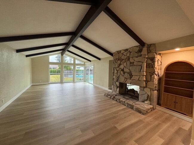 Foto del edificio - VAILABLE NOW! G O R G E O U S Single Story 3 Bed 2 Bath with Pool