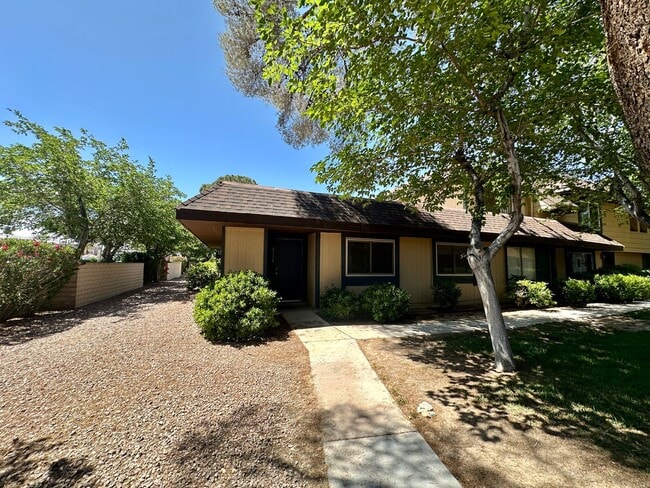 Foto del edificio - 6114 Meadowgrass Ln