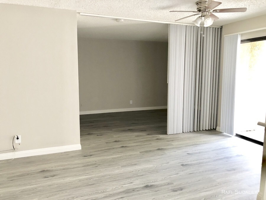 Foto principal - 8614 Woodley Ave