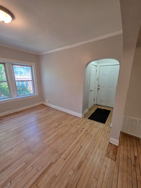 Building Photo - 439 E 111th Pl