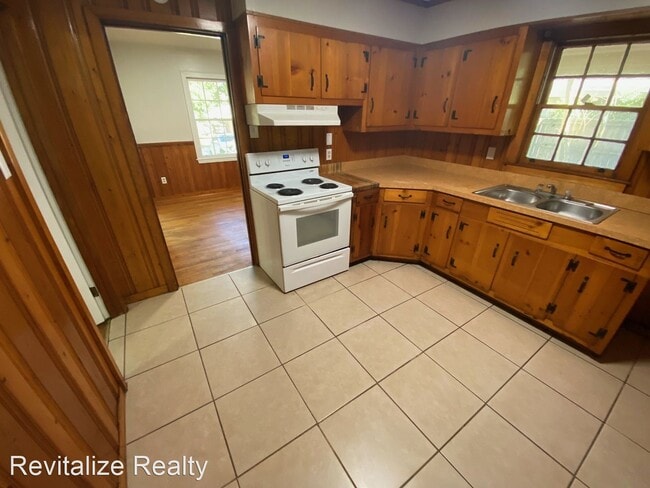 Building Photo - 3 br, 1 bath House - 5611 Diane Dr