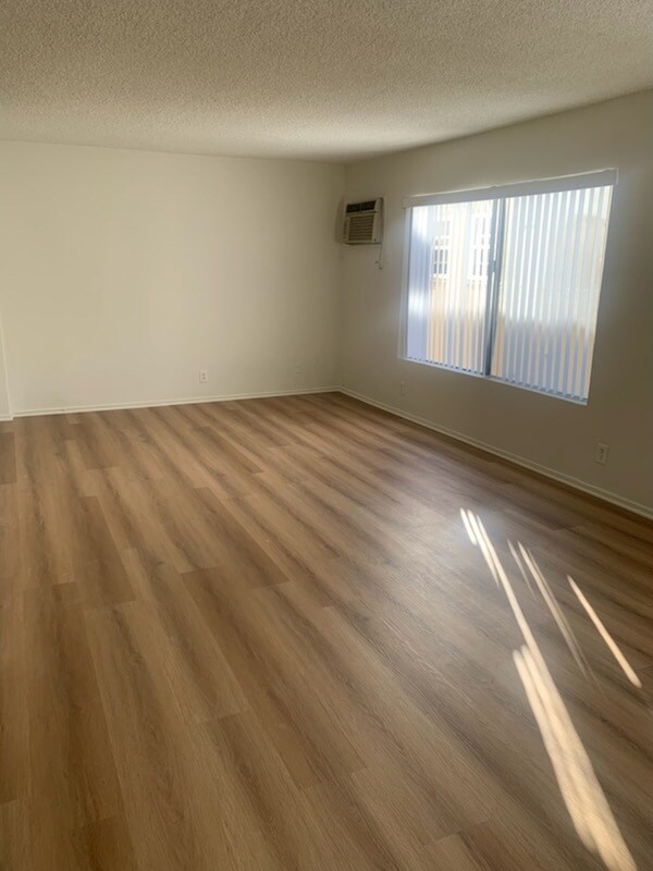 Sala de estar - 1109 S Sherbourne Dr