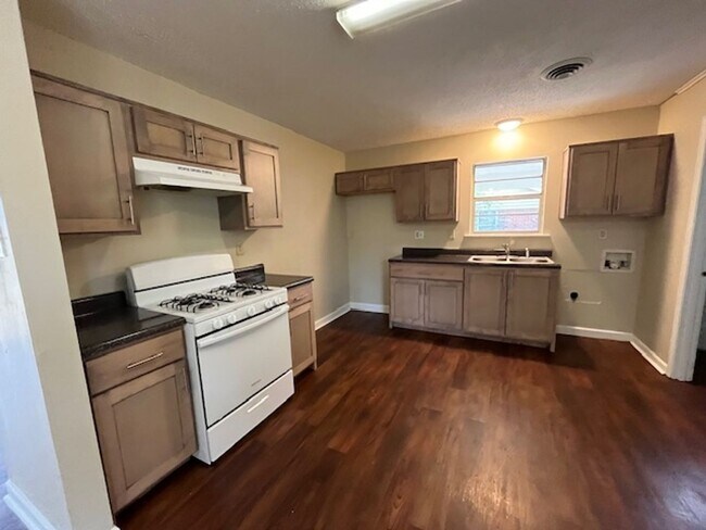 Foto del edificio - Renovated 3 Bedroom 1 Bath Home for Rent!!