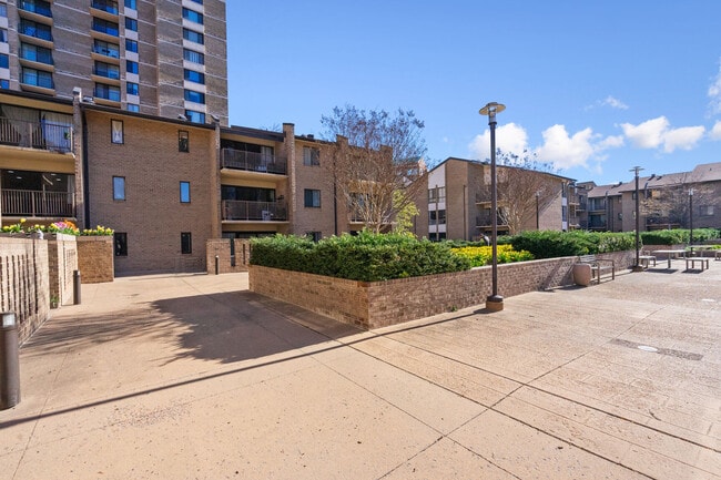 Photo - 102 Monroe St Townhome