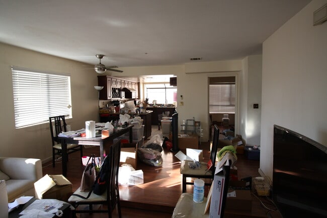 Building Photo - 111 N Marguerita Ave