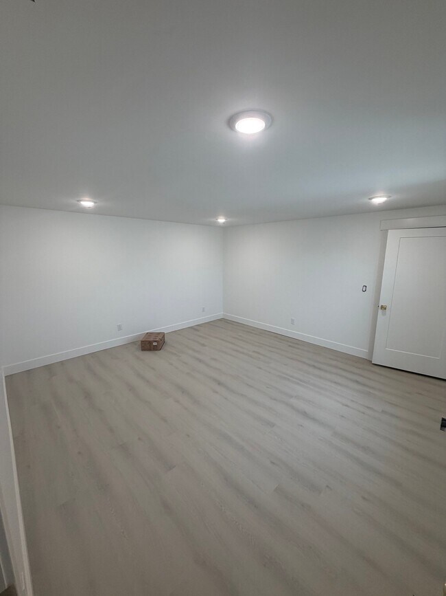 Building Photo - 266 S 400 E