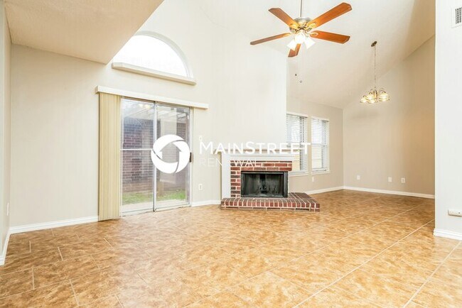 Foto del edificio - 3 Bedroom Pet-Friendly Home in North Richland Hills, TX with Main Street Renewal