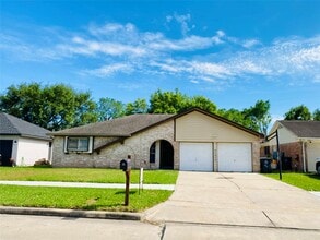 Building Photo - 13447 Greenway Dr
