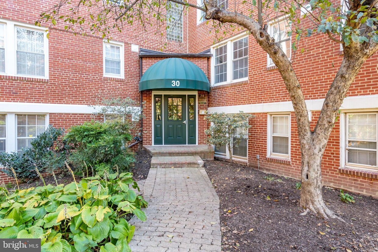 30 S Old Glebe Rd Unit 106E, Arlington, VA 22204 Condo for Rent in