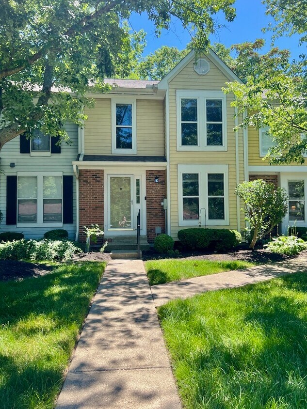 Primary Photo - 792 Woodlyn Dr S