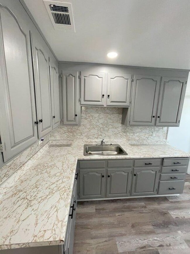 Foto del edificio - Nor Cal Realty, Inc - 3 bedroom 1 bath wit...