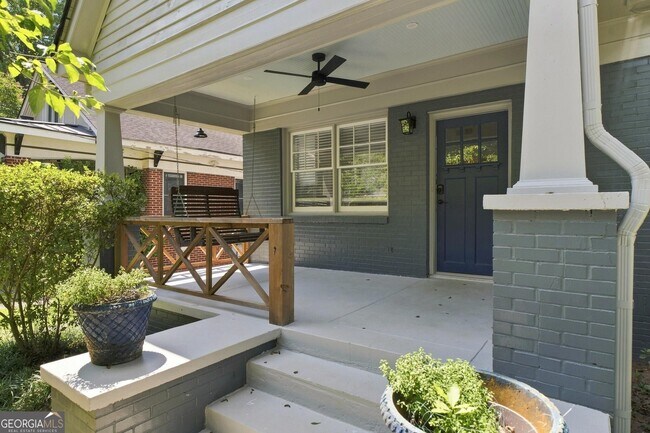 Building Photo - 884 Vedado Way NE