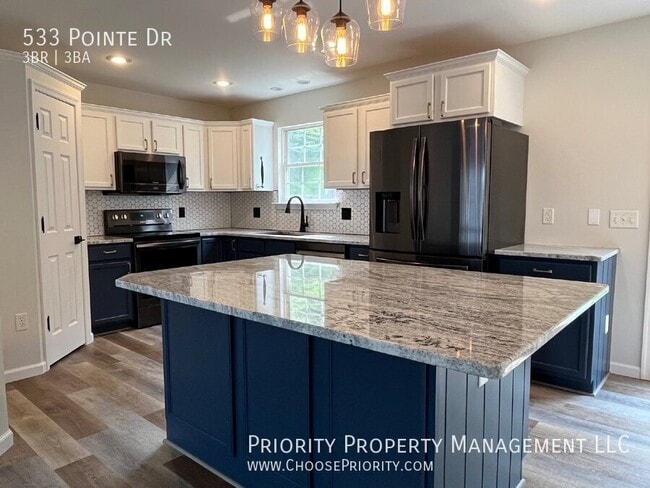 Building Photo - 533 Pointe Dr