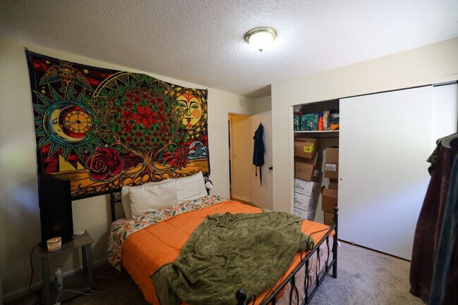 Foto del edificio - 2 Bedroom Apartment Close to Campus!