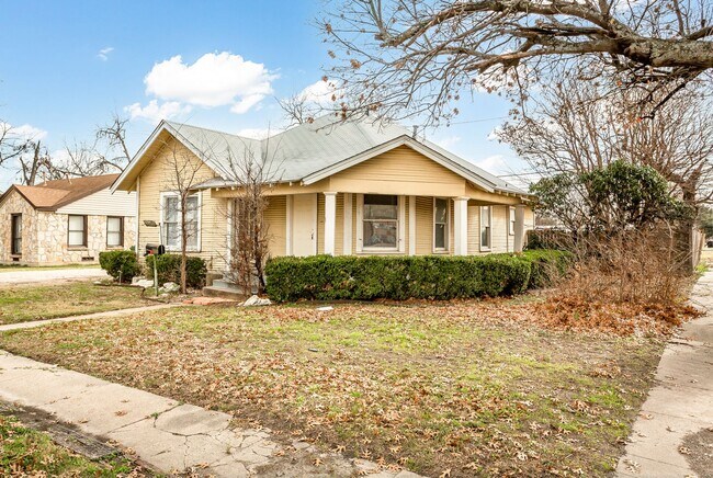 Building Photo - 3 Bed, 1 Bath Home Near Downtown Garland!