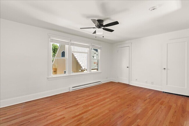 Building Photo - 860-870 Lytton Ave