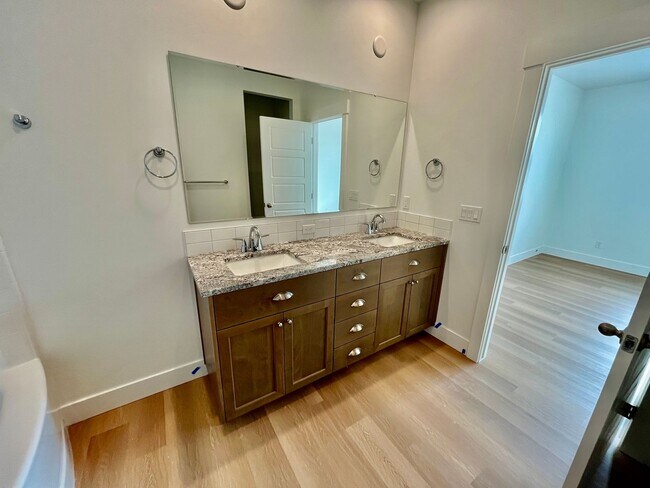 Foto del edificio - Beautiful 3 Bed 2 Bath Home with Community Pool: Available Now!!