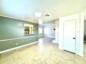 Building Photo - 11127 Village Bend Ln