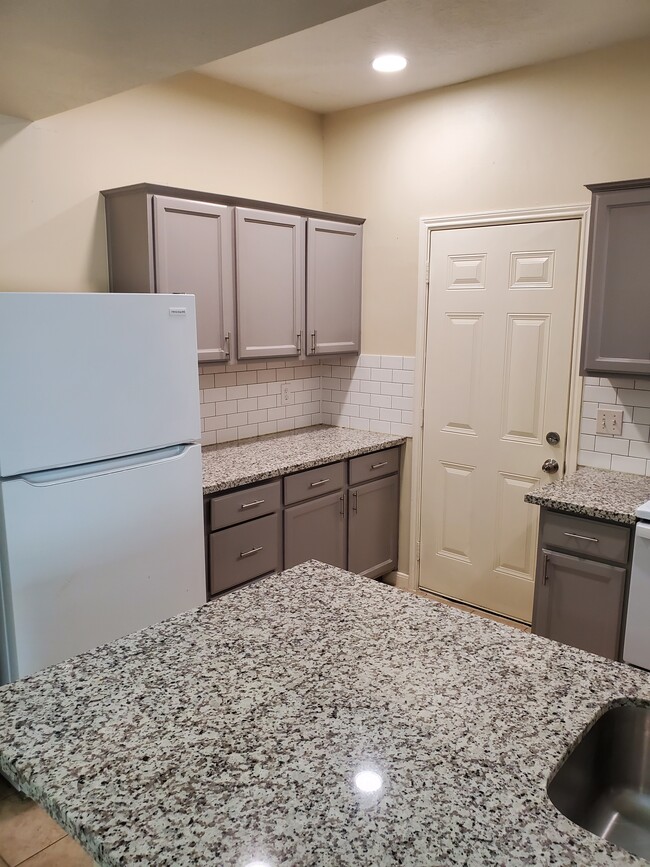 Kitchen - 3725 Amos St