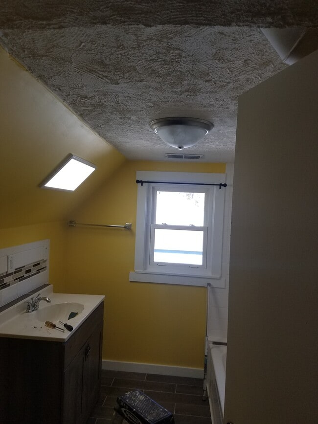 Building Photo - 2431 Dillman St
