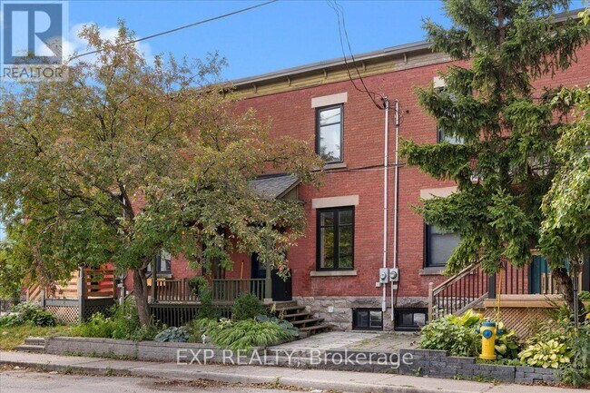 Photo du bâtiment - 114 Sweetland Ave