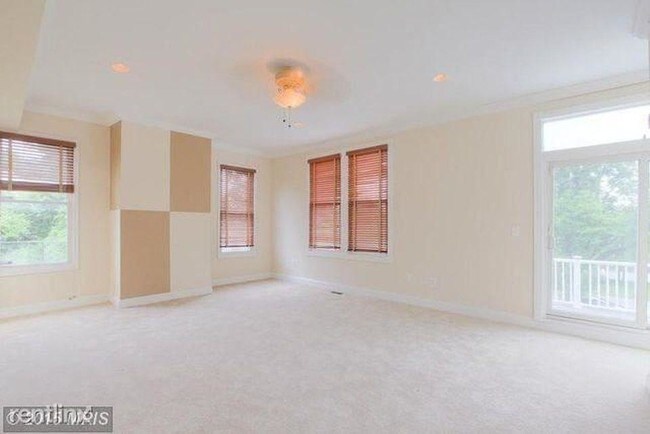 Foto del edificio - 2424 W Rogers ave.