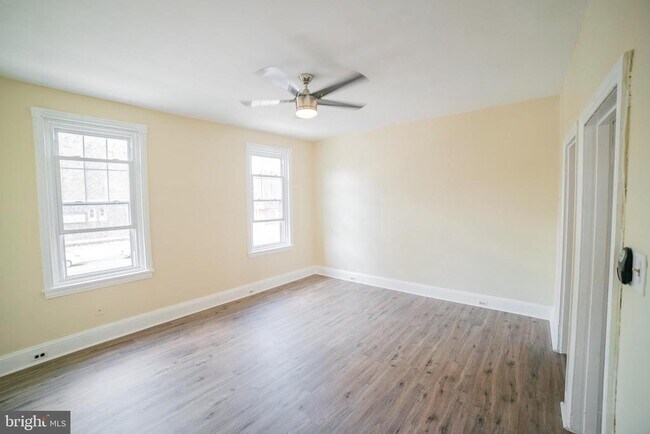 Building Photo - 2427 E Allegheny Ave