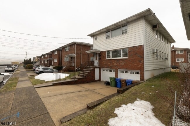 Foto del edificio - 318 Kennedy Dr