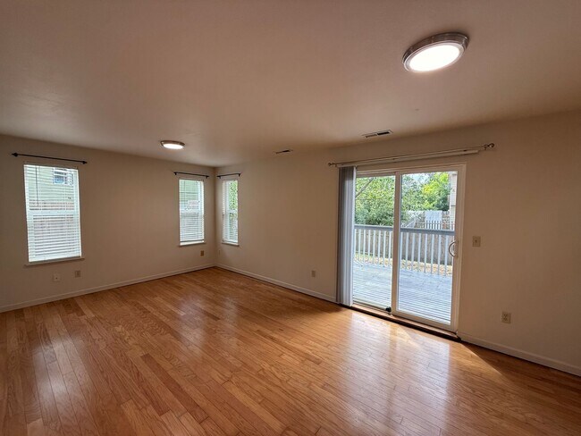 Building Photo - Beautiful 4 bed 2.5 bath Edmonds, WA. $3850/mo.