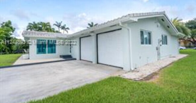 Building Photo - 9505 SW 68th St