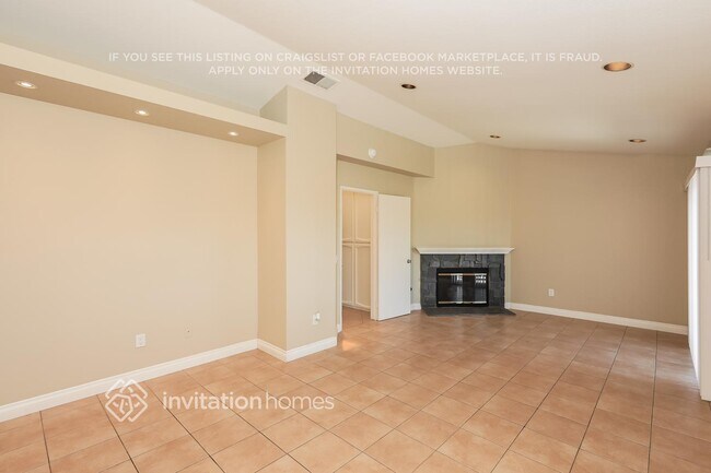 Building Photo - 14772 Long View Dr