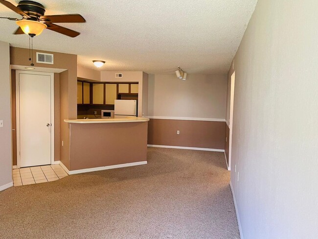 Building Photo - One Bedroom one bath condo in the heart of...