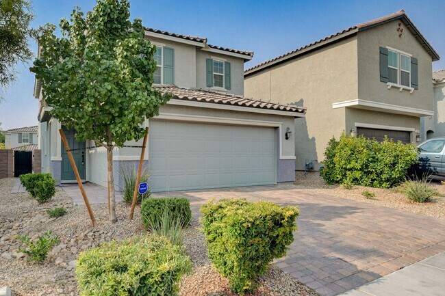 Foto del edificio - EXCEPTIONAL 4 BEDROOM, 3 BATHROOM HOME!