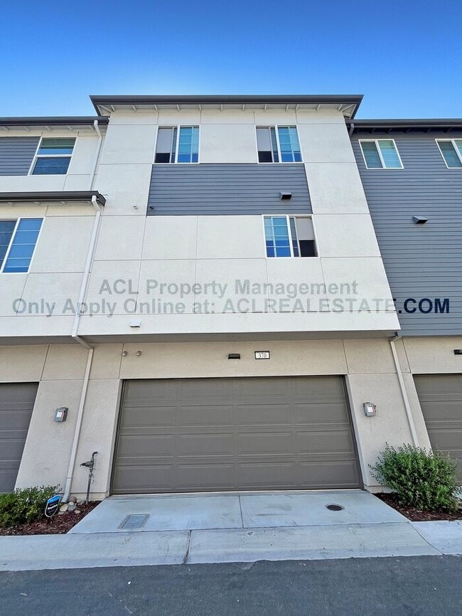Building Photo - Modern 4-Bedroom Home with Solar, EV Charg...