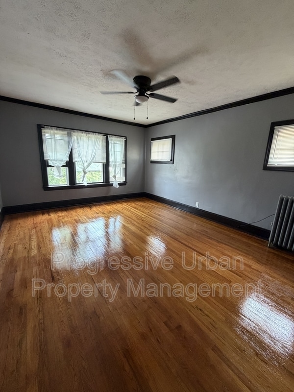 Building Photo - 1442 W 101st St