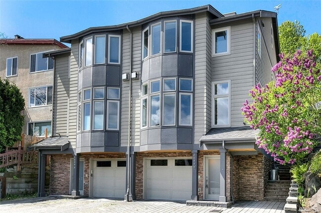 Building Photo - 2644 23rd Ave W